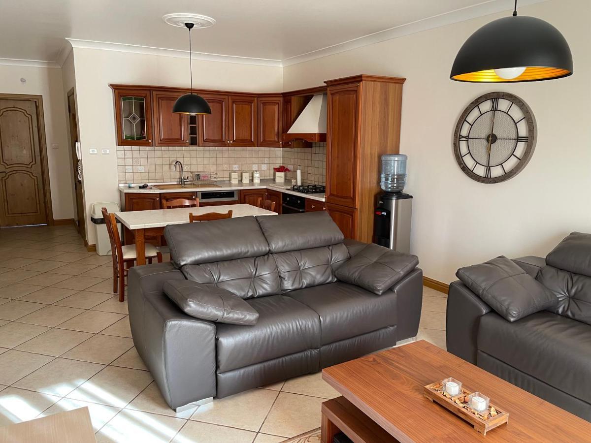 סיינט פול ביי Beautiful Central Apartment With Pool מראה חיצוני תמונה